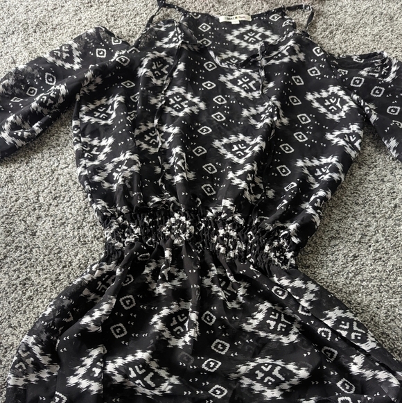 Cold Shoulder Top - Picture 4 of 7